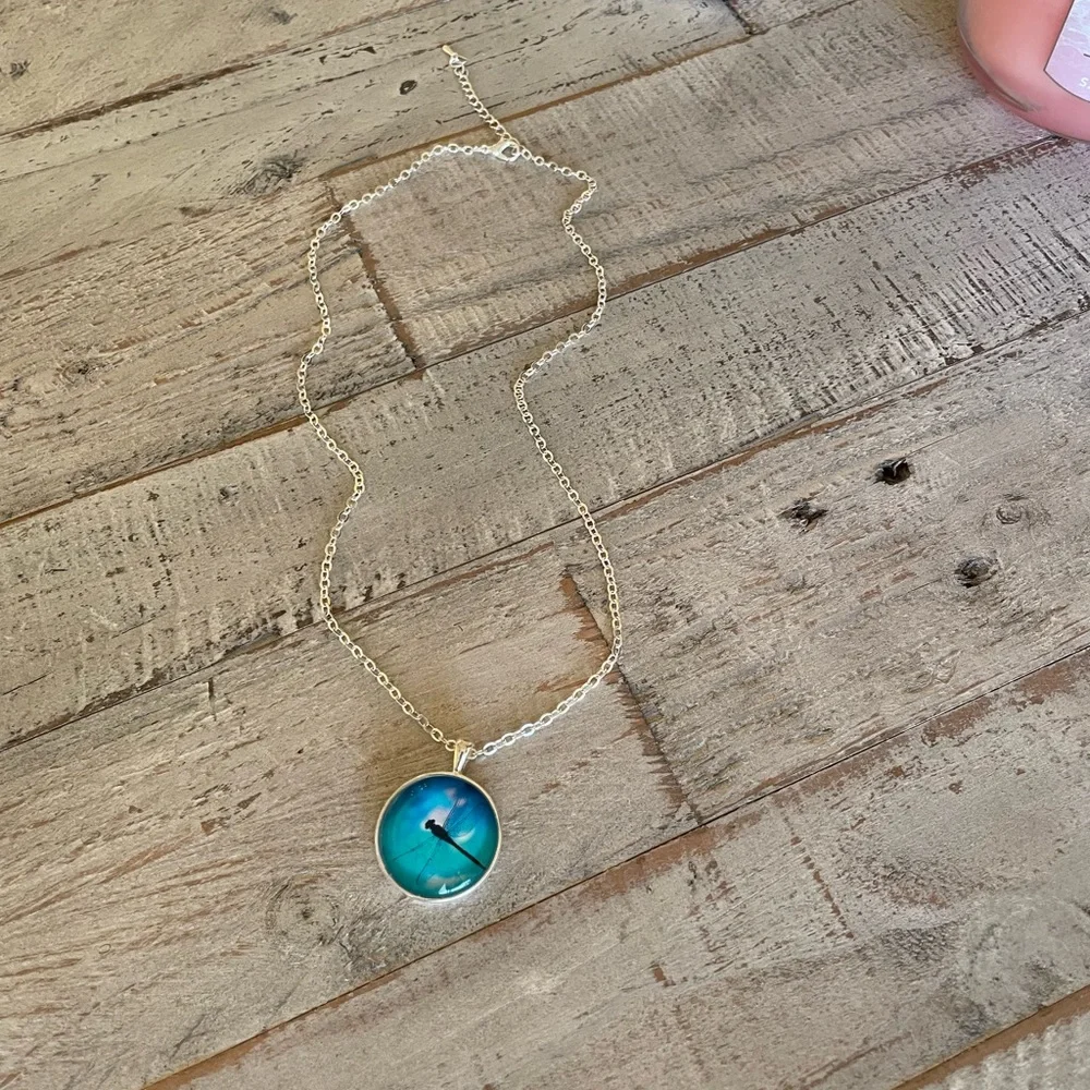 Dragonfly pendant necklace - Picture 3 of 4